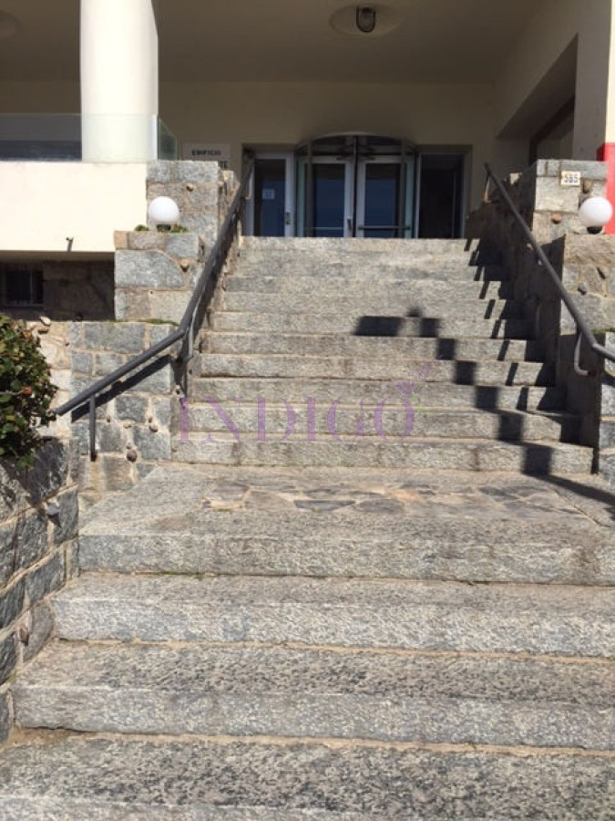 Apartamento Ref.118 - Muy buen departamento en alquiler en la  Península, 2 dormitorios .