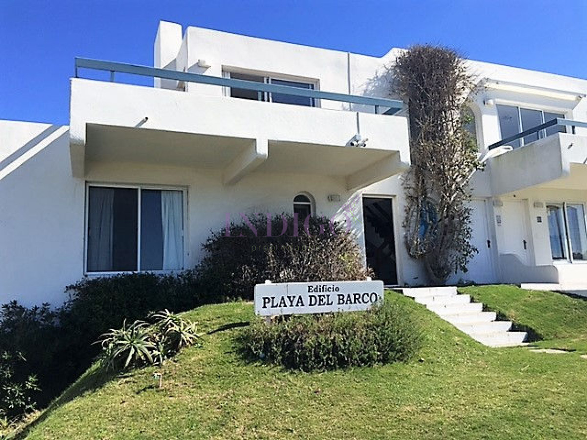 Apartamento Ref.404 - En alquiler frente a playa Montoya.