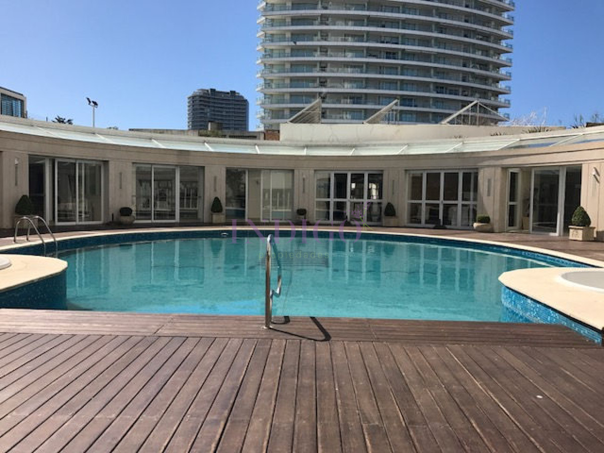 Apartamento Ref.154 - Muy buen departamento en alquiler en torre con todos los servicios frente al mar en playa  Mansa, 2 dormitorios .