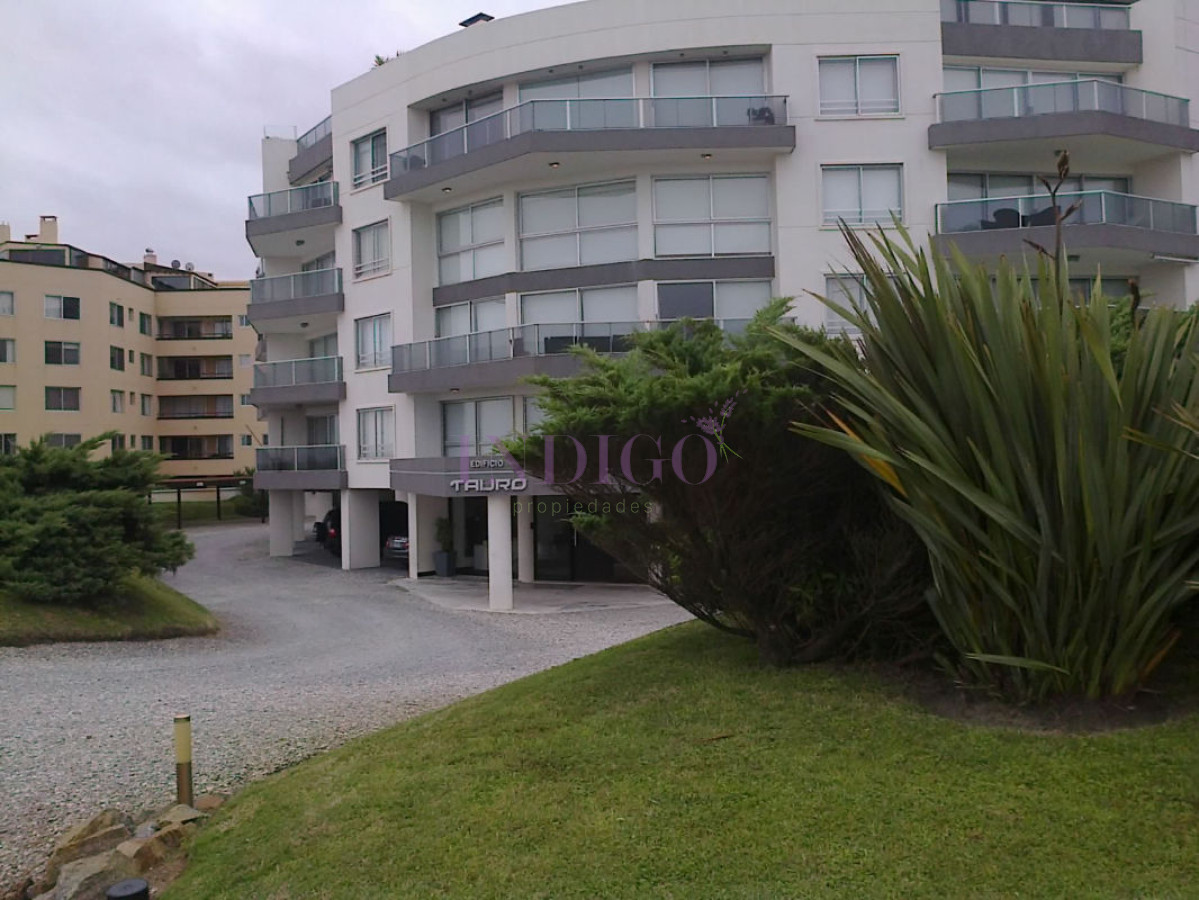 Apartamento Ref.160 - Oportunidad de departamento en alquiler frente al mar en la Mansa, 1 dormitorio.