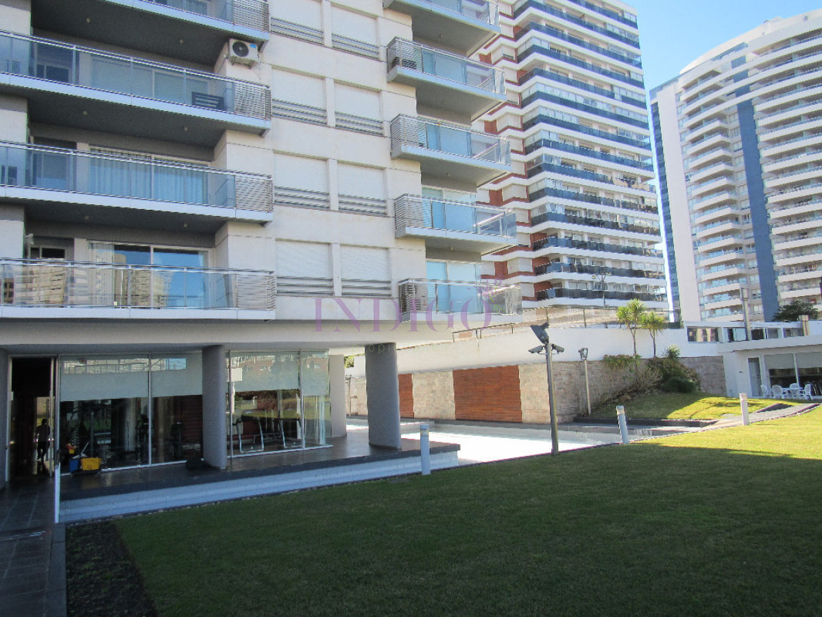 Apartamento Ref.9 - Departamento en venta y alquiler de 3 dormitorios con parrillero propio, 3 dormitorios .