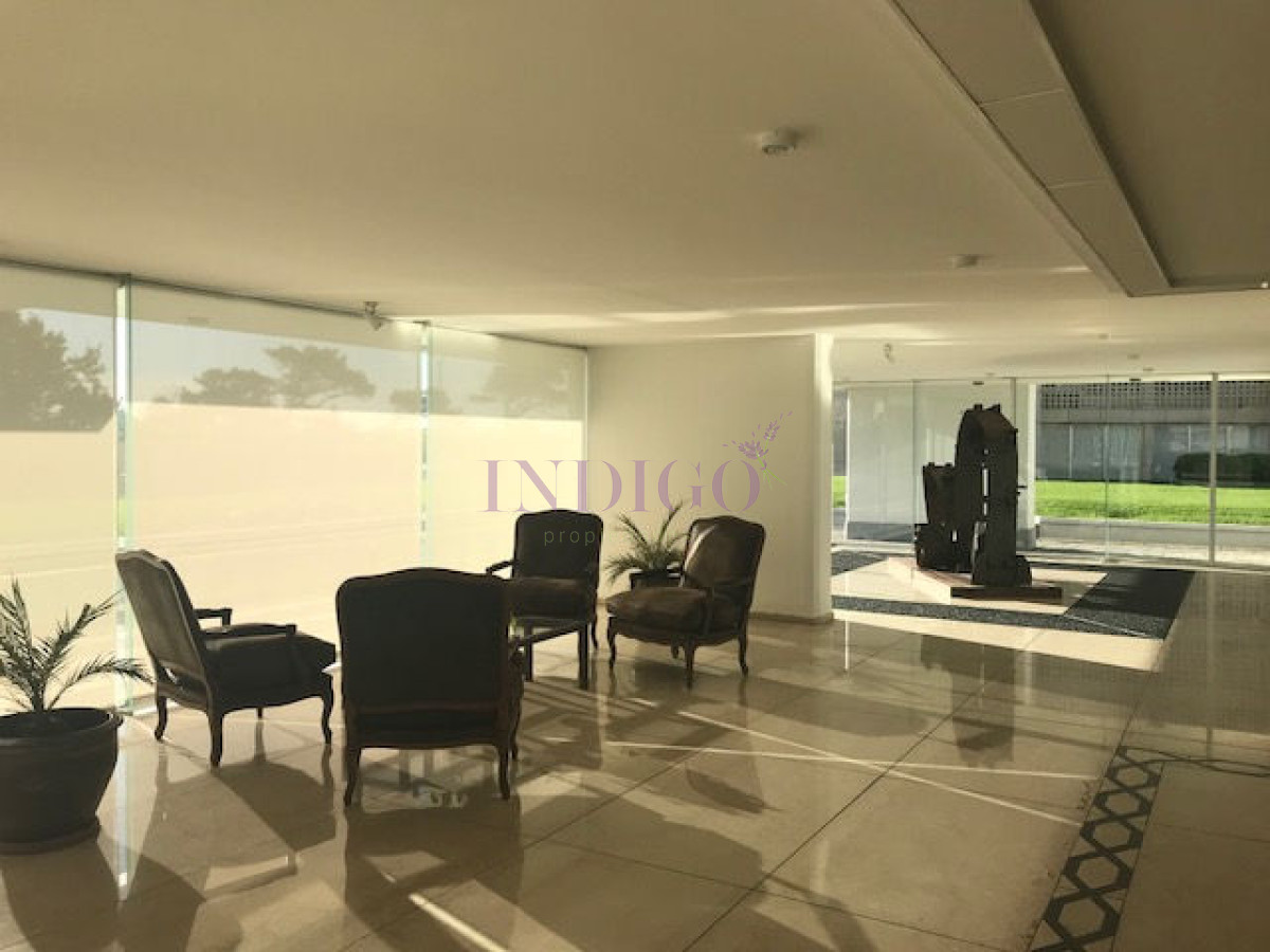 Apartamento Ref.382 - Departamento frente al mar en playa Mansa, 3 dormitorios .