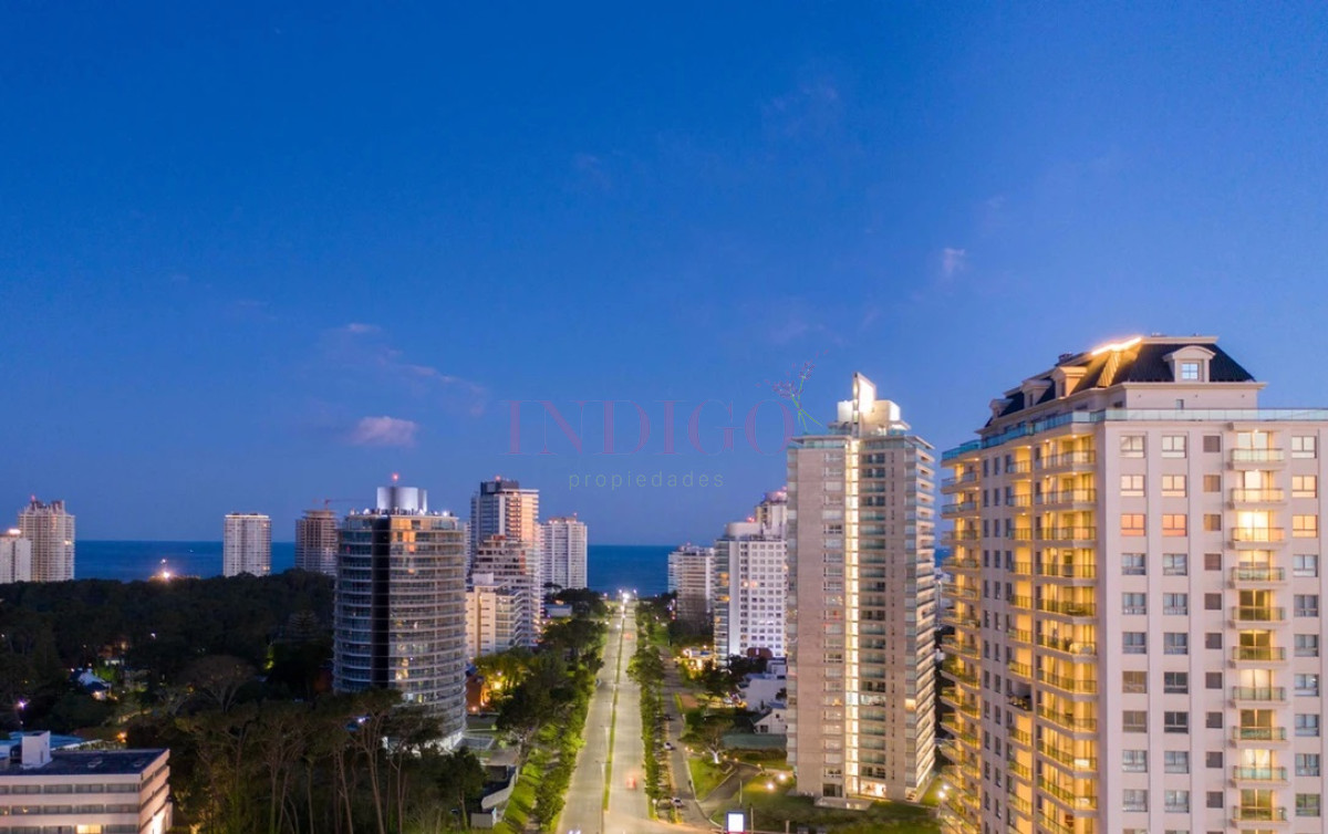 Apartamento Ref.976 - Venta de apartamento 3 Dormitorios en Punta del Este, Uruguay