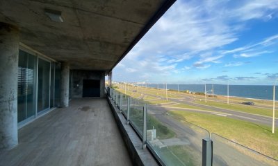 Apto con vista a la playa Mansa, con estufa a leña y parrillero.