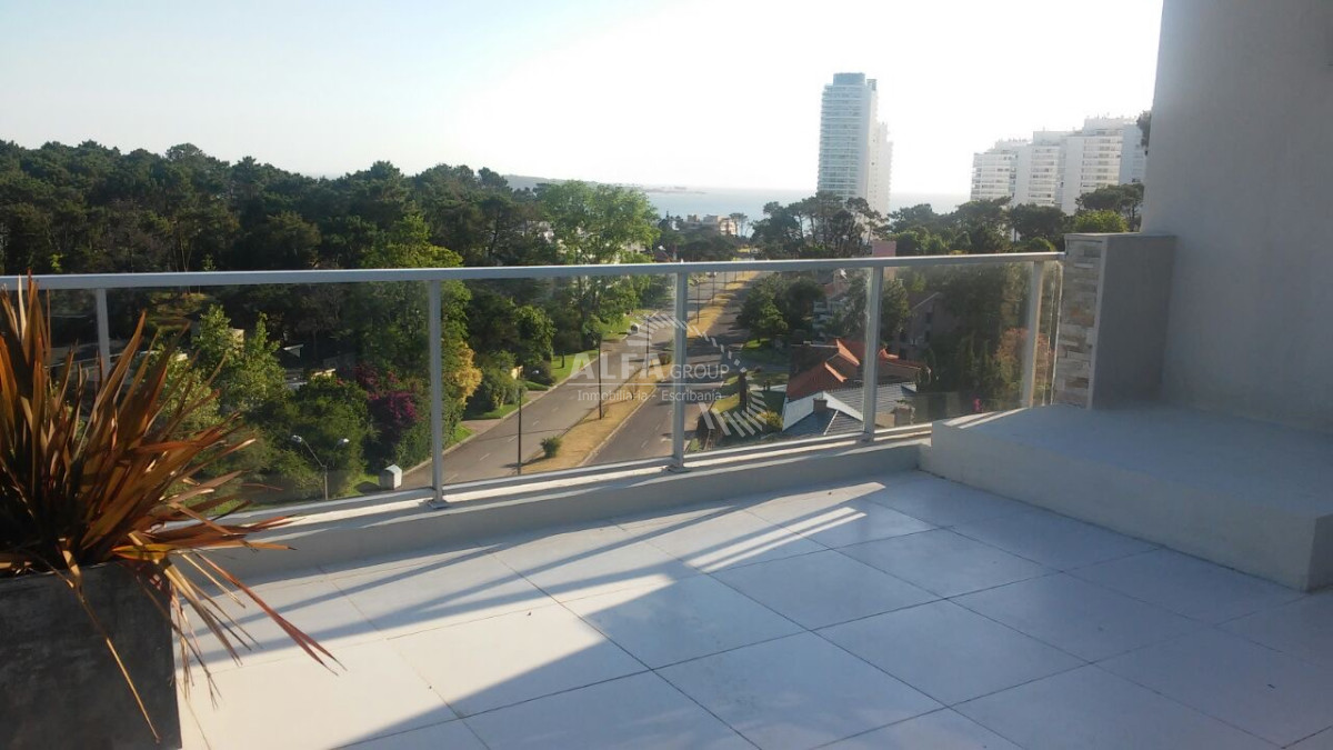 Penthouse, cercano al mar, 3 dormitorios + dependencia