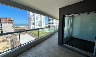 Excelente apartamento en venta en Look Tower, Punta del Este.