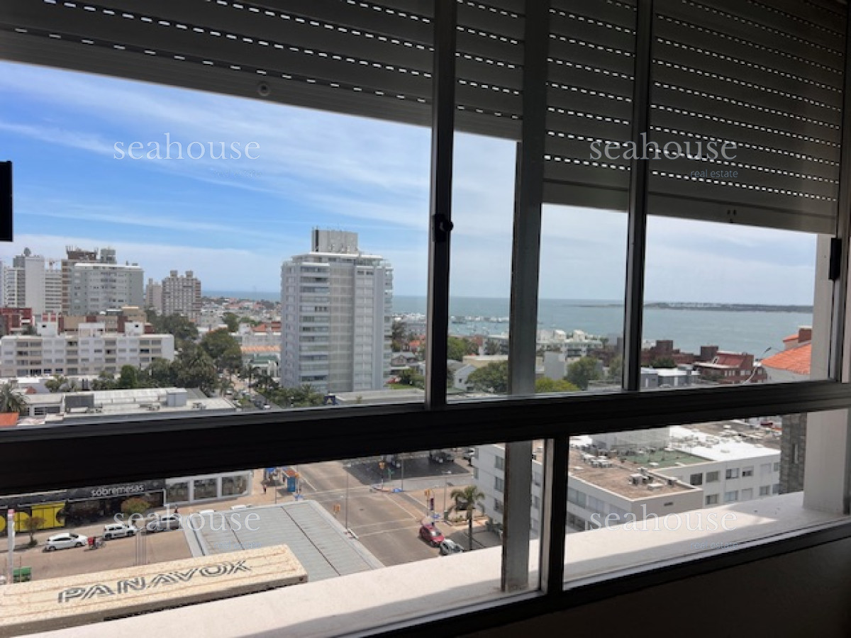 Apartamento Ref.800 - Apartamento en Peninsula a 1 cuadra playa mansa y a 2 playa brava.