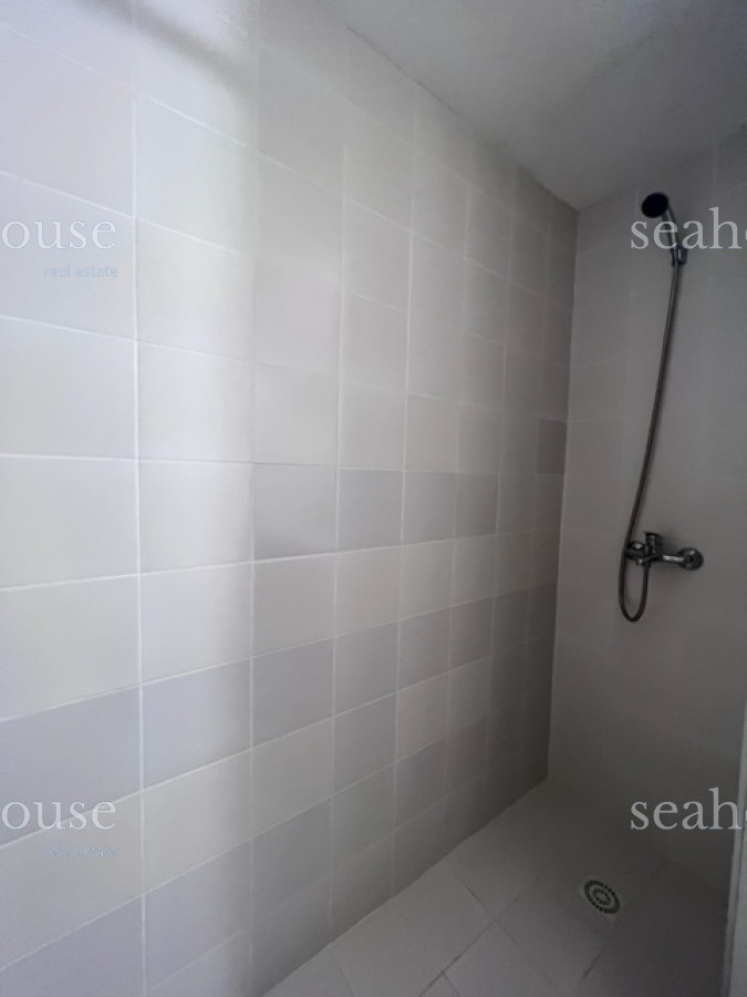 Apartamento Ref.800 - Apartamento en Peninsula a 1 cuadra playa mansa y a 2 playa brava.