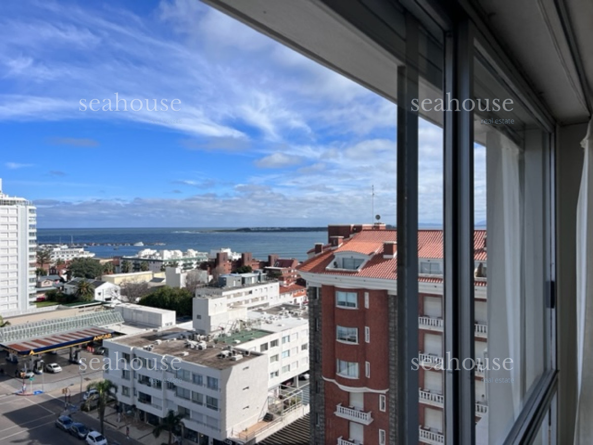 Apartamento Ref.800 - Apartamento en Peninsula a 1 cuadra playa mansa y a 2 playa brava.