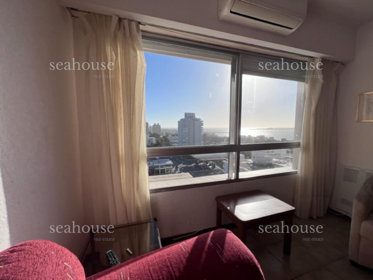 Apartamento Ref.800 - Apartamento en Peninsula a 1 cuadra playa mansa y a 2 playa brava.
