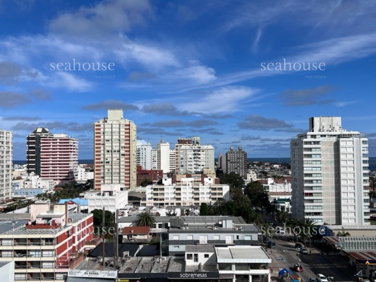 Apartamento Ref.800 - Apartamento en Peninsula a 1 cuadra playa mansa y a 2 playa brava.