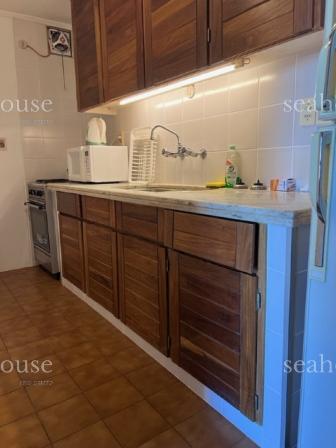 Apartamento Ref.800 - Apartamento en Peninsula a 1 cuadra playa mansa y a 2 playa brava.