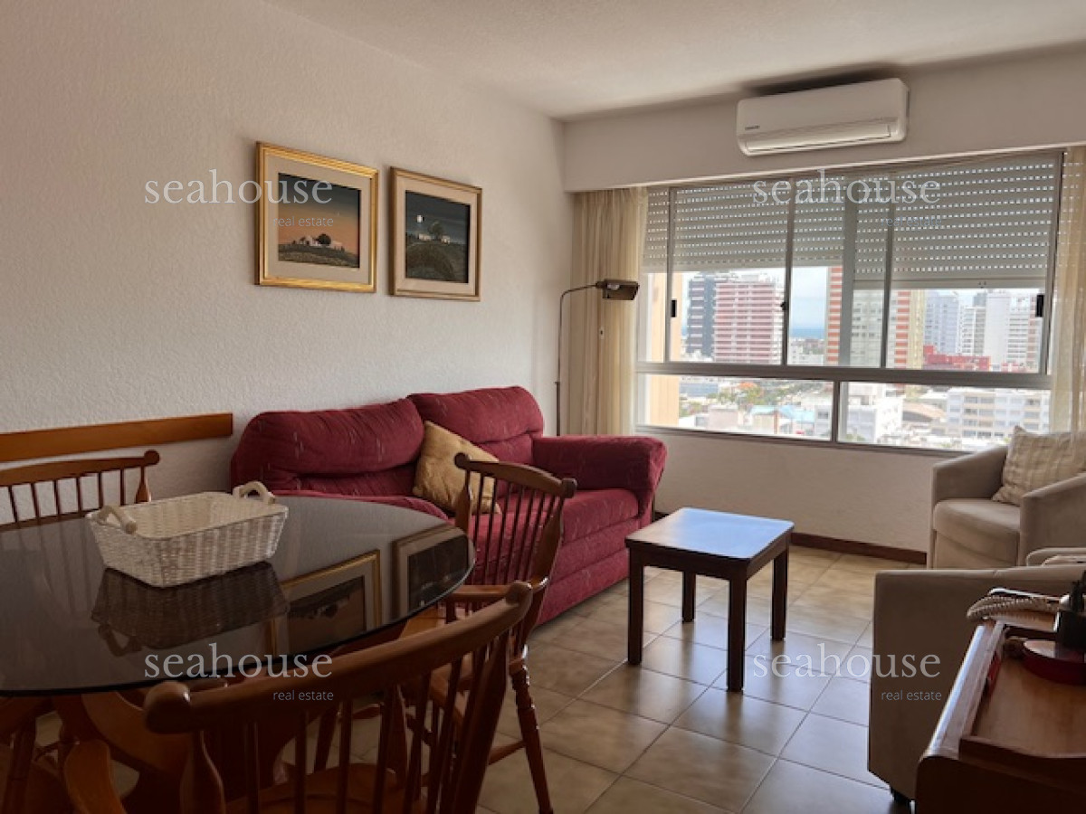 Apartamento Ref.800 - Apartamento en Peninsula a 1 cuadra playa mansa y a 2 playa brava.