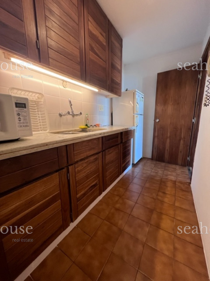 Apartamento Ref.800 - Apartamento en Peninsula a 1 cuadra playa mansa y a 2 playa brava.