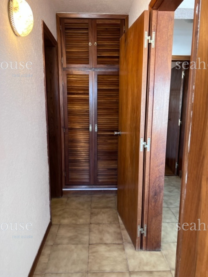 Apartamento Ref.800 - Apartamento en Peninsula a 1 cuadra playa mansa y a 2 playa brava.