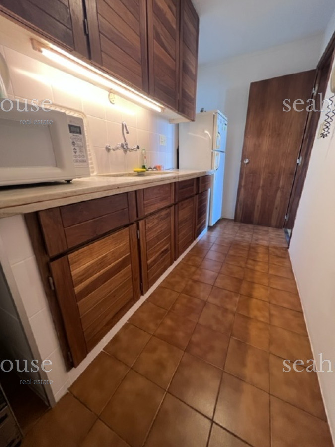Apartamento Ref.800 - Apartamento en Peninsula a 1 cuadra playa mansa y a 2 playa brava.