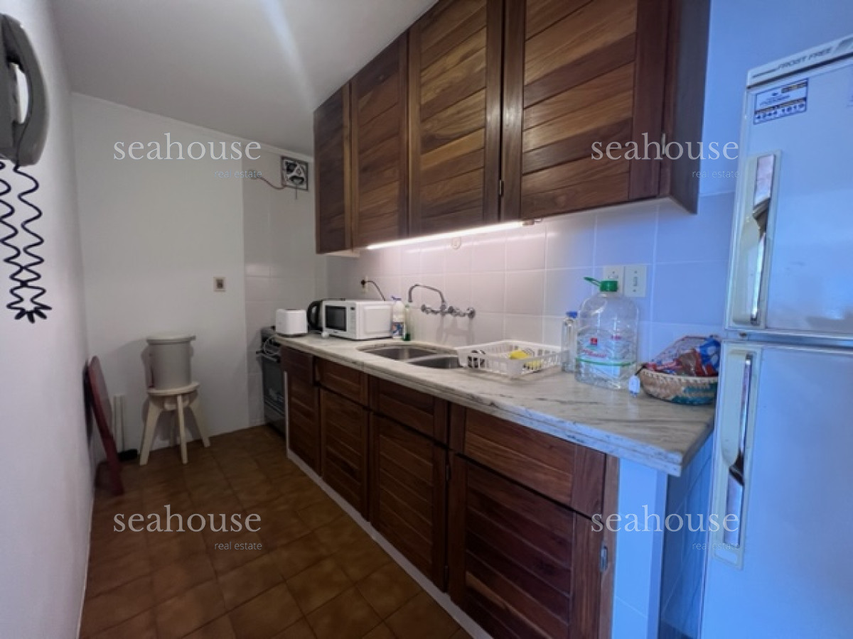 Apartamento Ref.800 - Apartamento en Peninsula a 1 cuadra playa mansa y a 2 playa brava.