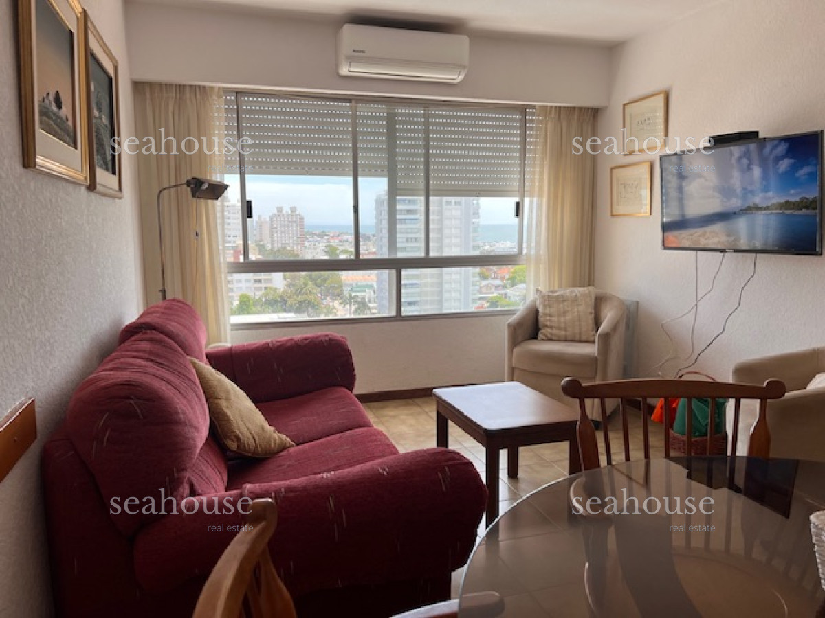 Apartamento Ref.800 - Apartamento en Peninsula a 1 cuadra playa mansa y a 2 playa brava.