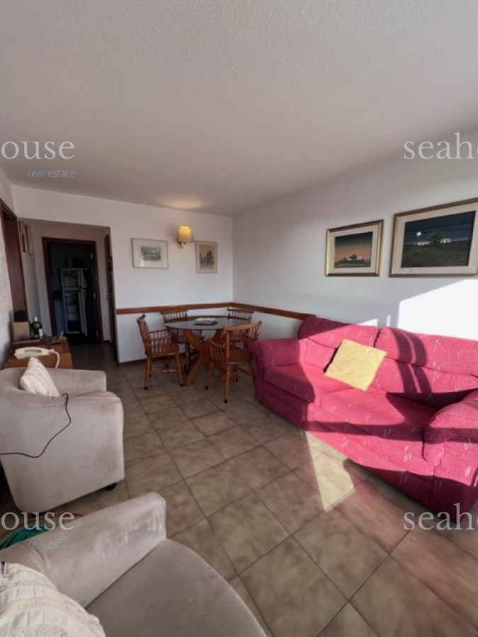 Apartamento Ref.800 - Apartamento en Peninsula a 1 cuadra playa mansa y a 2 playa brava.