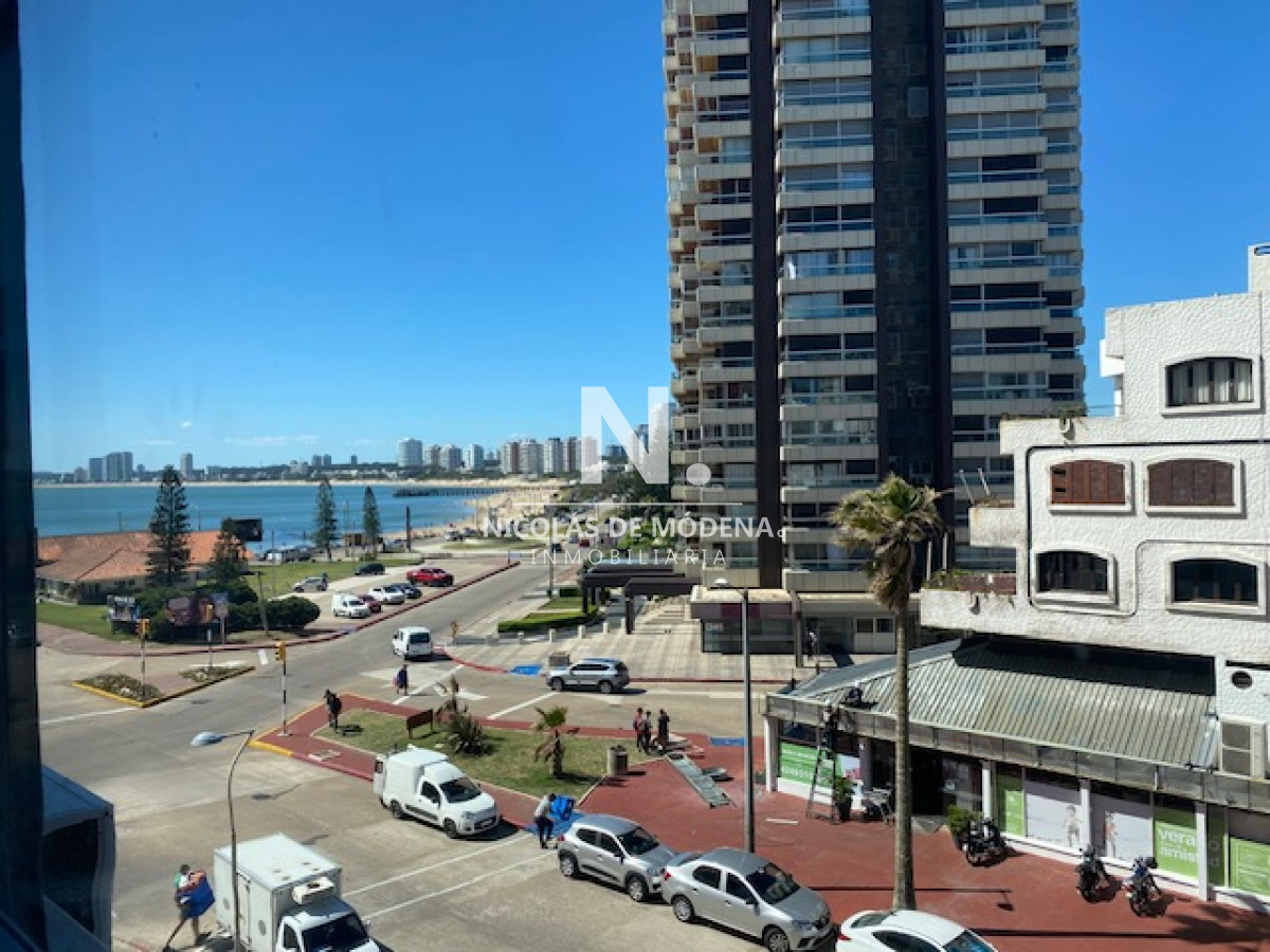 Venta Apartamento de 1 dormitorio en peninsula con vista a playa 
