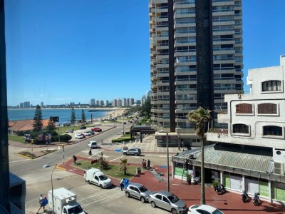 Venta Apartamento de 1 dormitorio en peninsula con vista a playa 