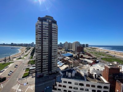 Apartamento en playa mansa a 1 cuadra del mar en Torre Gattas