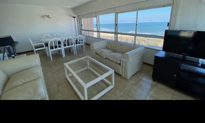 Apto 3 dormitorios  3 baños en Peninsula cuenta el edificio con servicio de Playa