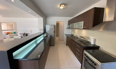 Apartameto en plena peninsula de 3 domitorios 3 baños mas toilete. Consulte !!!!