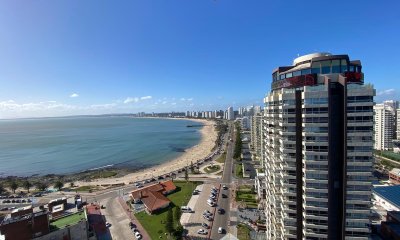 Apartamento de 3 dor, 3 Baños ( 2 en suite), Balcon con vista a la playa mansa y brava. En una excelente Ubicacion. Consulte!!!!! por alquiler