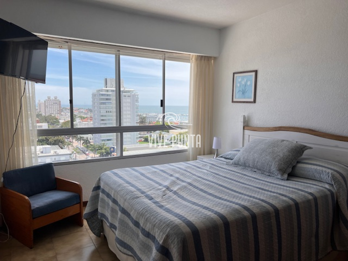Apartamento ID.436 - Apartamento en Peninsula a 1 cuadra playa mansa y a 2 playa brava.