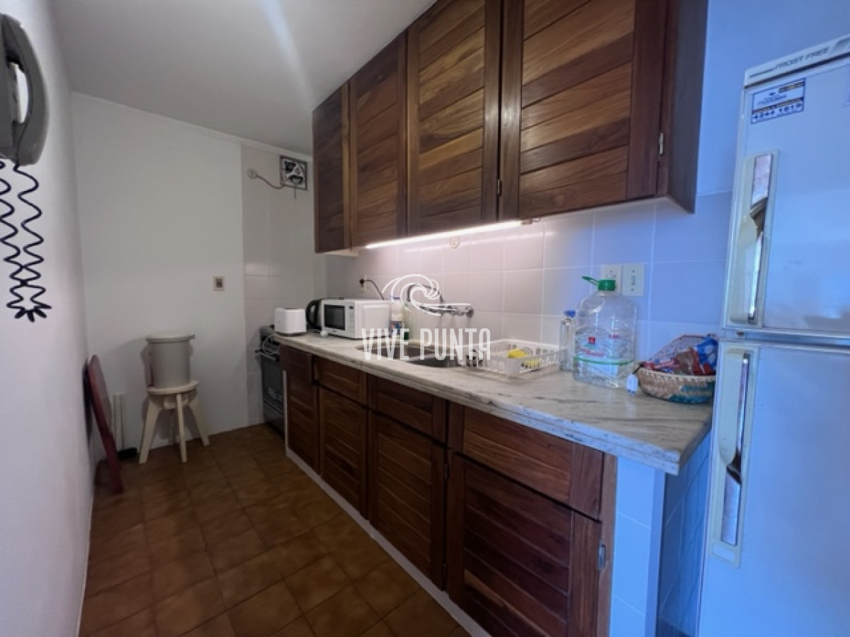 Apartamento ID.436 - Apartamento en Peninsula a 1 cuadra playa mansa y a 2 playa brava.