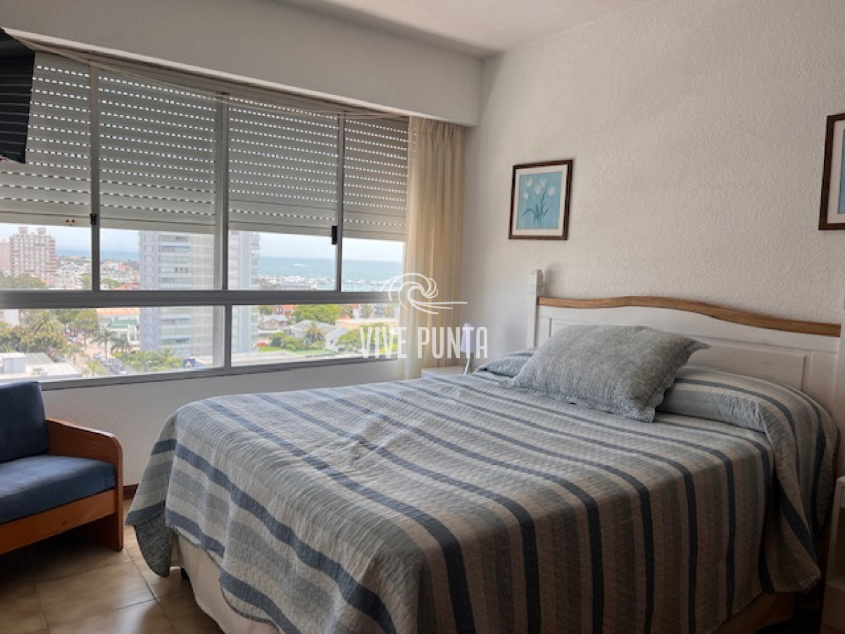 Apartamento ID.436 - Apartamento en Peninsula a 1 cuadra playa mansa y a 2 playa brava.