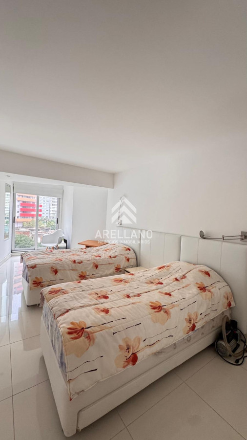 Apartamento ID.5201 - Venta apartamento 2 dormitorios frente a la playa Brava parada 3