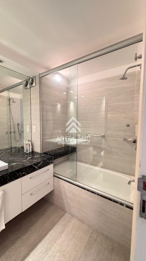 Apartamento ID.5201 - Venta apartamento 2 dormitorios frente a la playa Brava parada 3