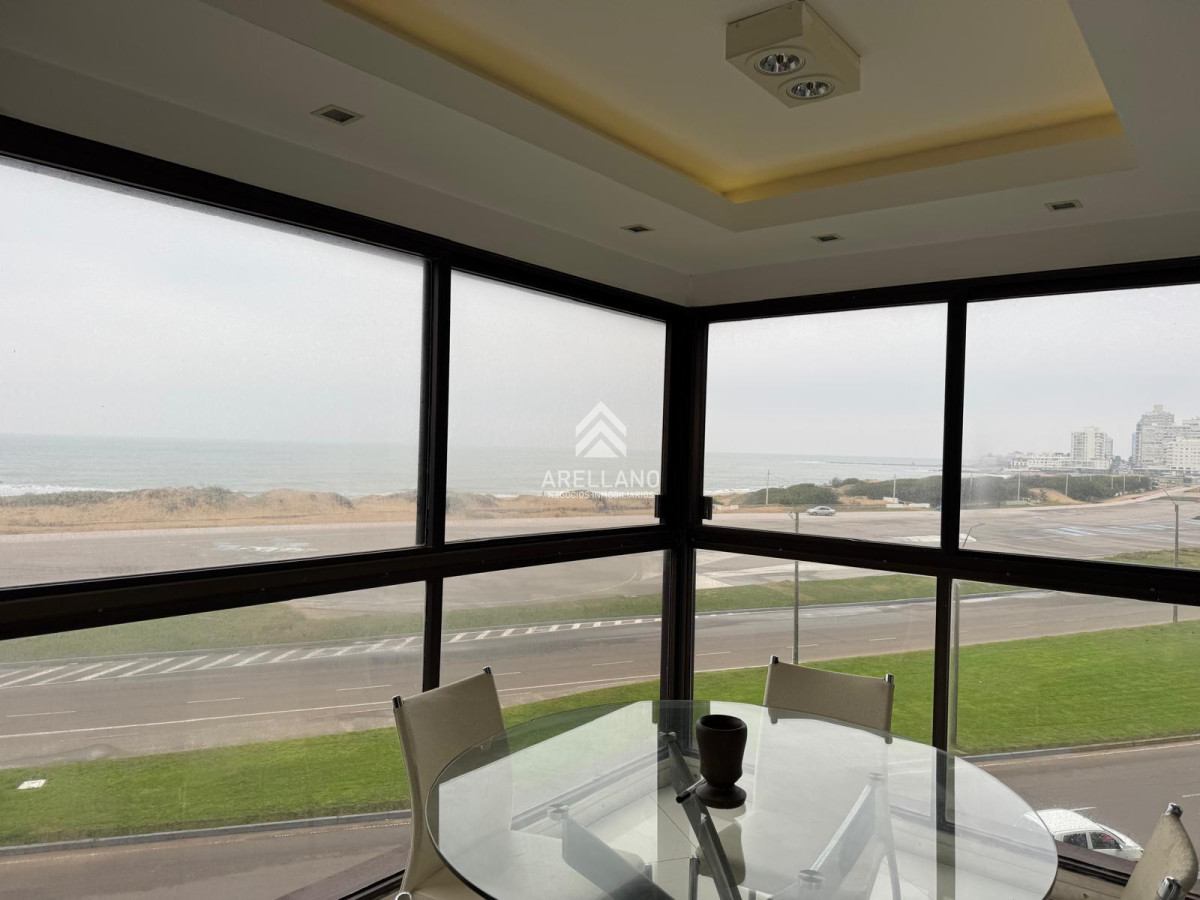 Apartamento ID.5201 - Venta apartamento 2 dormitorios frente a la playa Brava parada 3