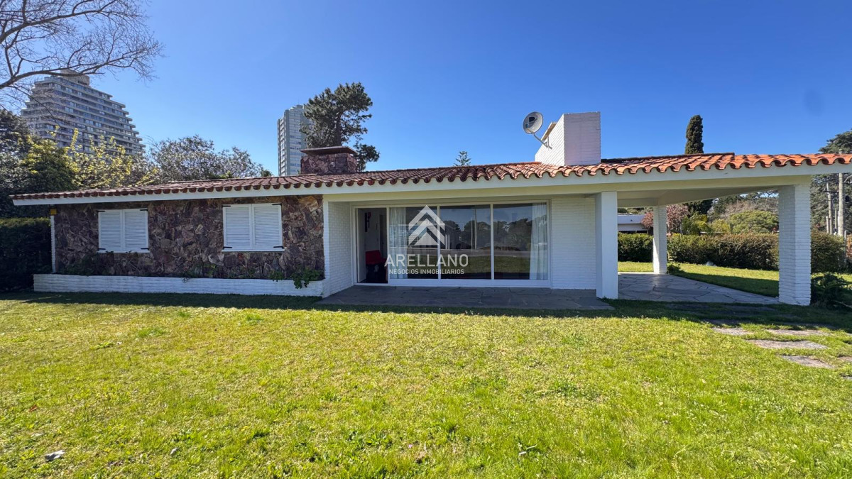 Casa ID.4353 - CASA DE 3 DORMITORIOS CERCA DEL MAR PLAYA MANSA