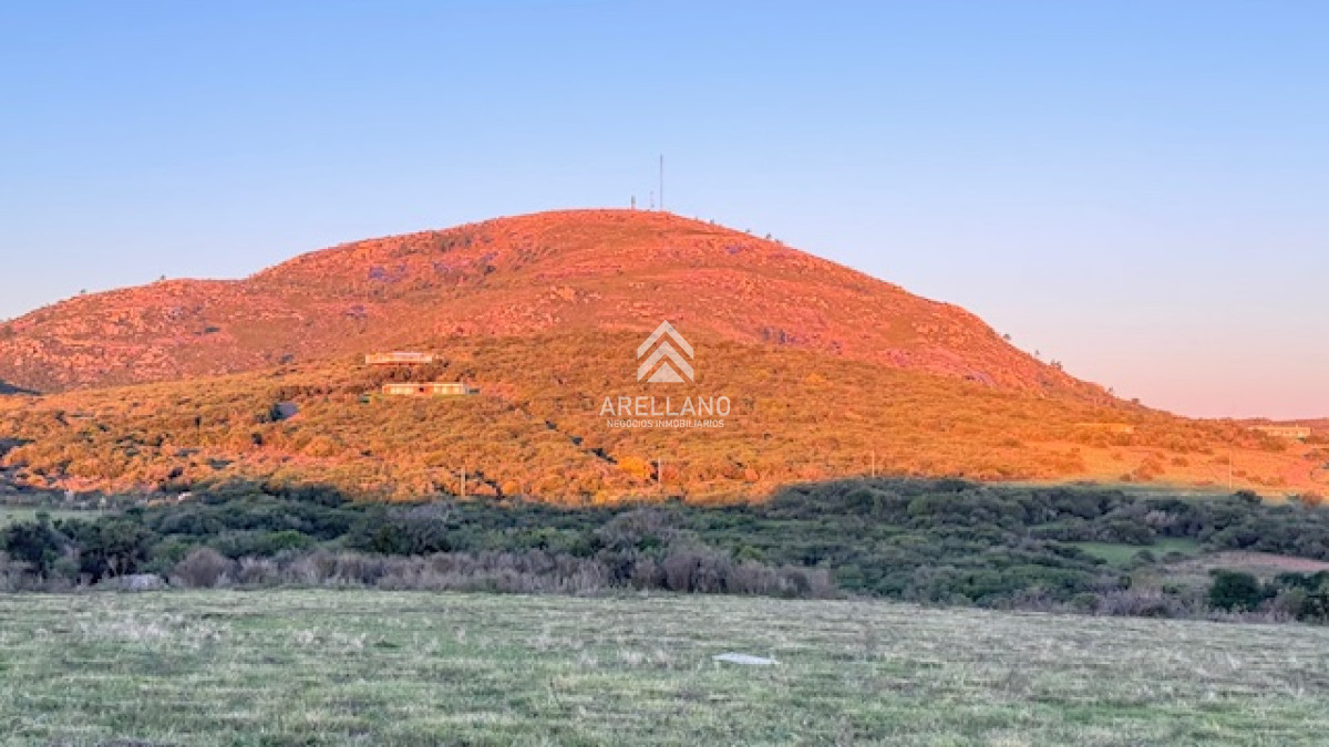 Campo Ref.3611 - Chacra de 6 has con 664 m2 - cerca de Piriapolis