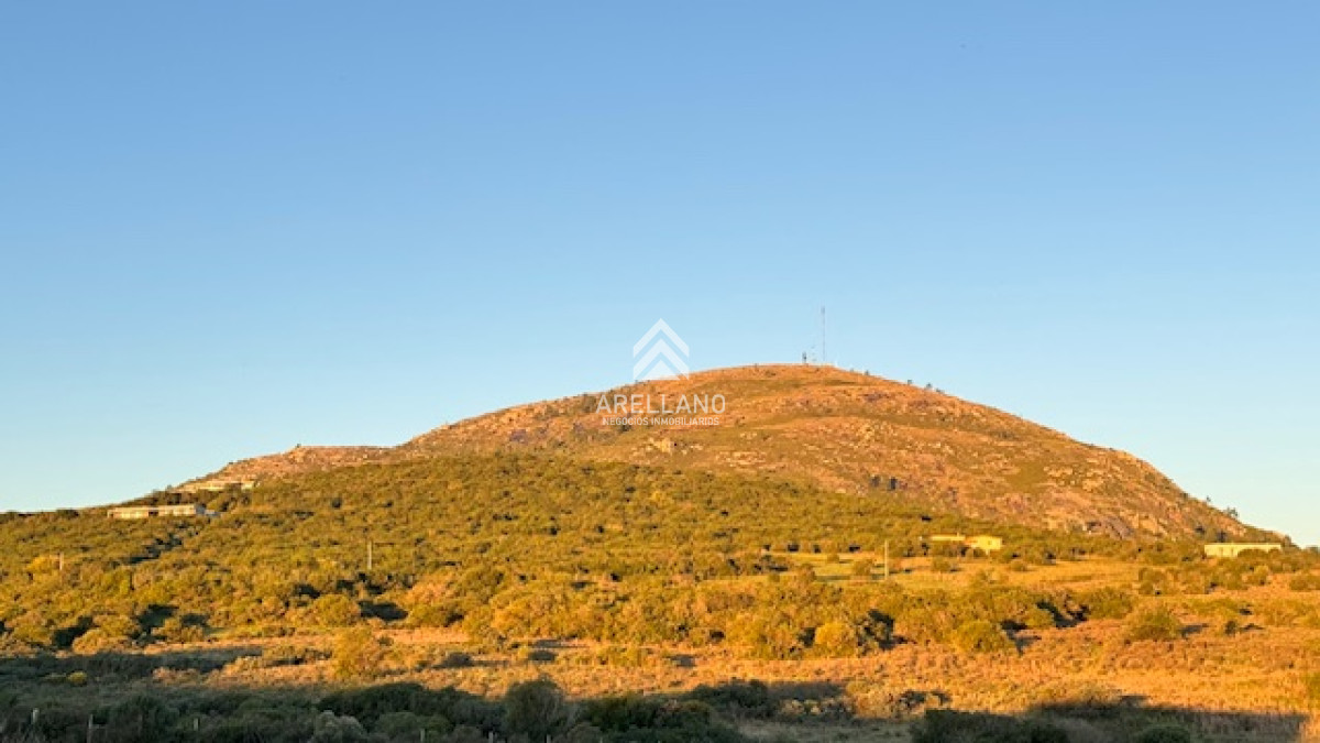 Campo Ref.3611 - Chacra de 6 has con 664 m2 - cerca de Piriapolis