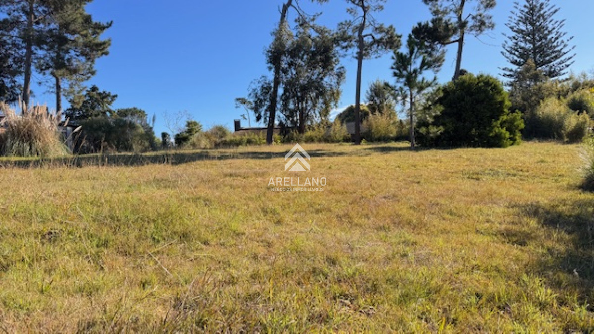 Terreno ID.5200 - Terreno en Barrio del Golf con vista frente a la cancha de golf.