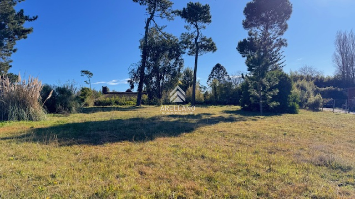 Terreno ID.5200 - Terreno en Barrio del Golf con vista frente a la cancha de golf.