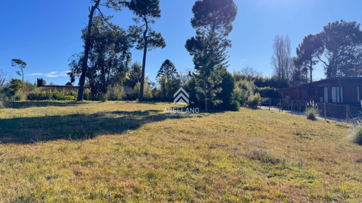 Terreno ID.5200 - Terreno en Barrio del Golf con vista frente a la cancha de golf.