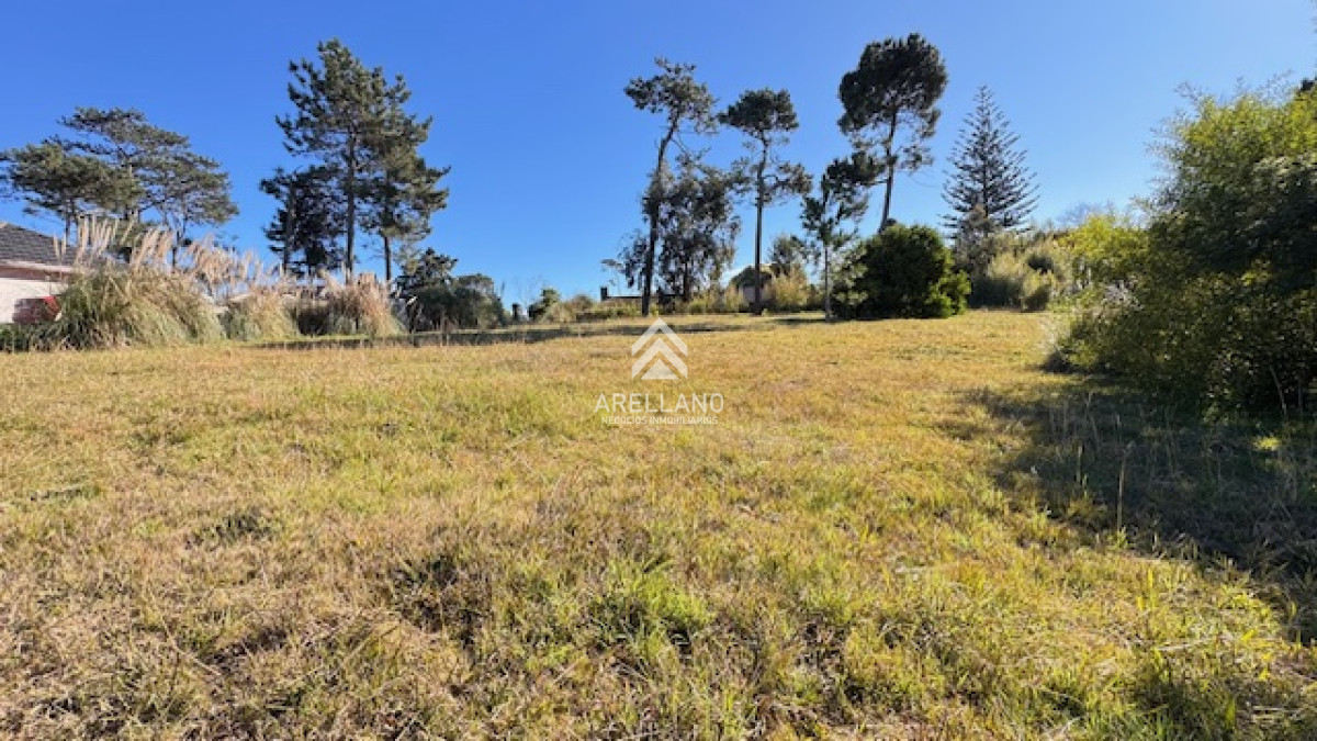 Terreno ID.5200 - Terreno en Barrio del Golf con vista frente a la cancha de golf.