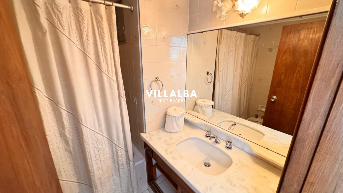 Apartamento ID.4235 - Apto en Torre Gattas -3 dor, 3 Baños, Balcón con vista a la playa mansa y brava. 