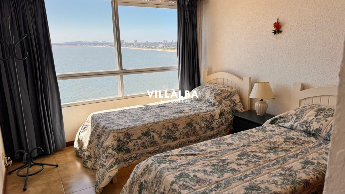 Apartamento ID.4235 - Apto en Torre Gattas -3 dor, 3 Baños, Balcón con vista a la playa mansa y brava. 