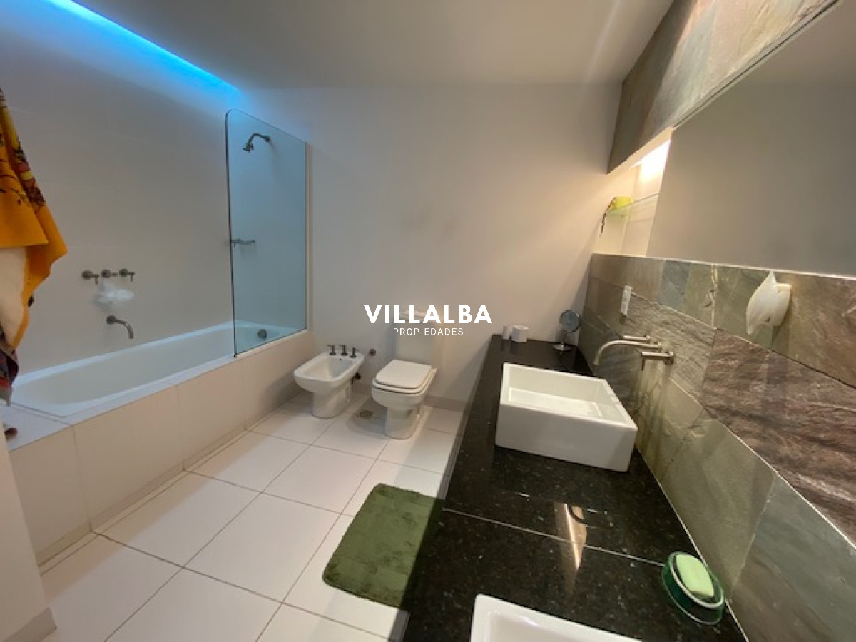 Apartamento ID.1823 - Apartamento en plena península de 3 dormitorios 3 baños mas toilette. Consulte !!!!