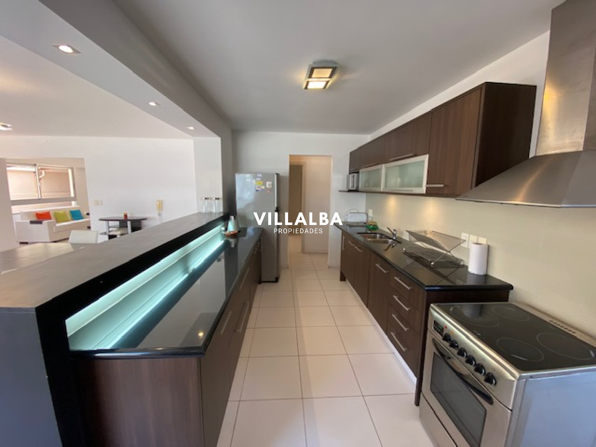 Apartamento ID.1823 - Apartamento en plena península de 3 dormitorios 3 baños mas toilette. Consulte !!!!