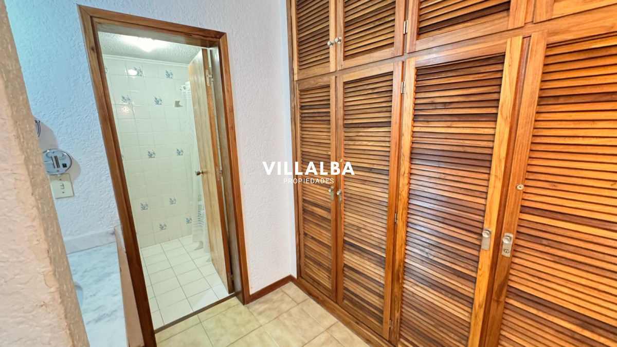 Apartamento ID.4235 - Apto en Torre Gattas -3 dor, 3 Baños, Balcón con vista a la playa mansa y brava. 