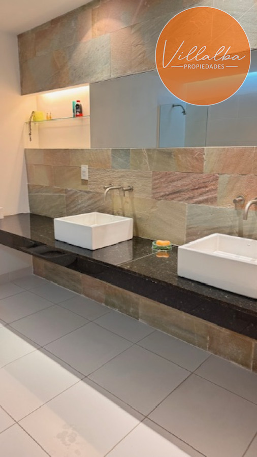 Apartamento ID.1823 - Apartamento en plena península de 3 dormitorios 3 baños mas toilette. Consulte !!!!