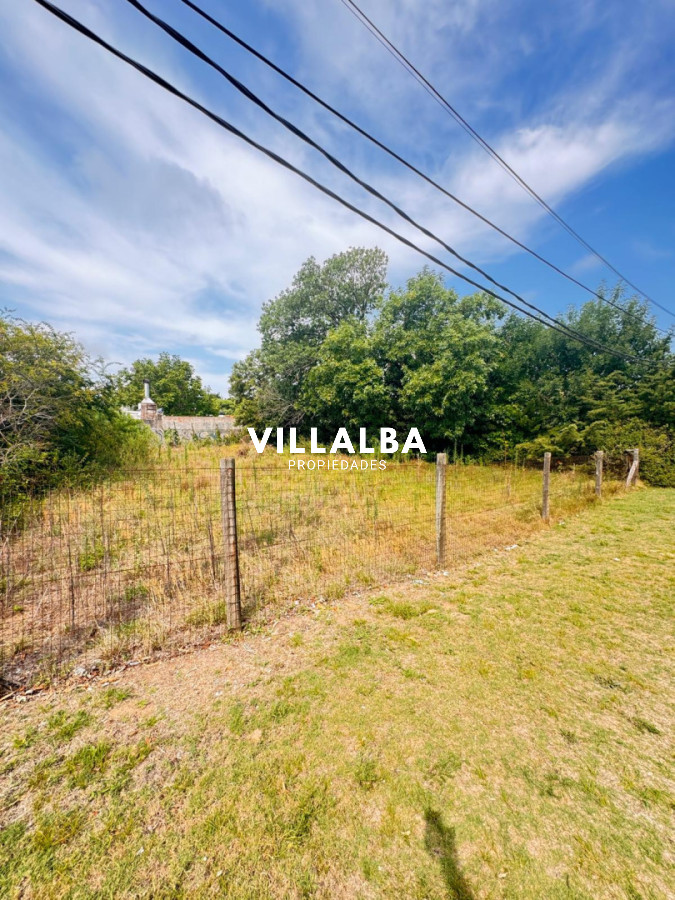 Apartamento ID.4219 - Terreno sobre Av Cordoba frente BPS muy bien ubicado.