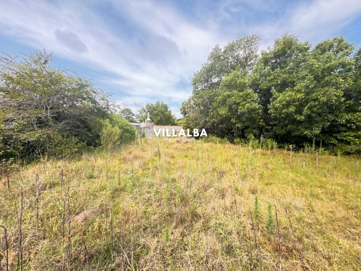 Apartamento ID.4219 - Terreno sobre Av Cordoba frente BPS muy bien ubicado.